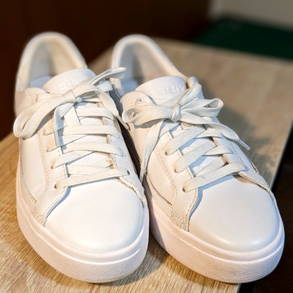 Kizik Women's Vegas Leather Sneakers- Women's size 6
